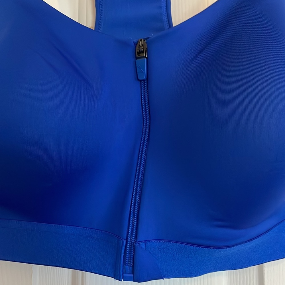 Brand new XERSION zip up sports bra.